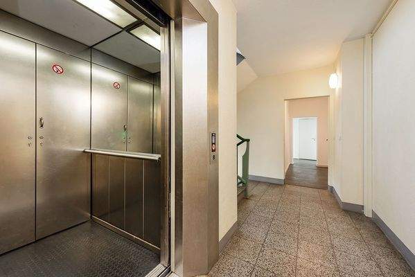 Hausflur Lift