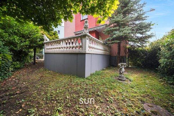 GARTEN MIT STILVOLLER TERRASSE