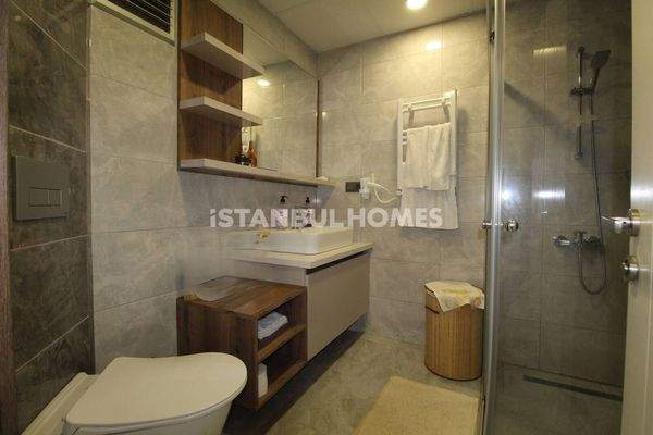 2-Bedroom Flat in a Complex with Pool and Gym in İstanbul Silivri