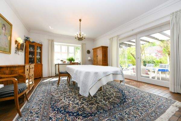 EG - Esszimmer mit Zugang zur Terrasse