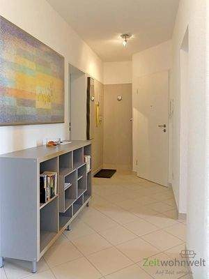 Wohnungsflur mit Garderobe