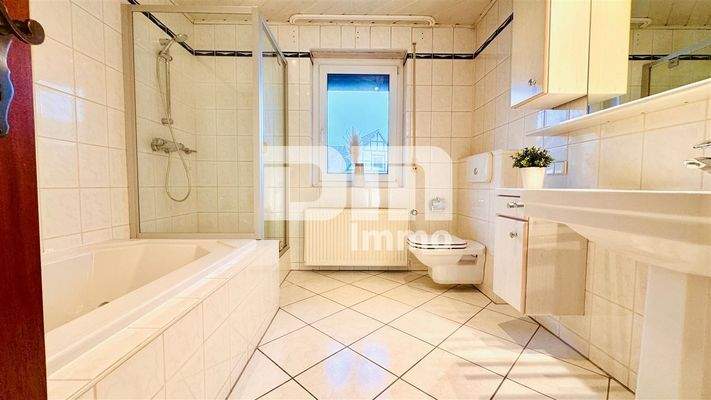 OG Bad / Wanne / Dusche