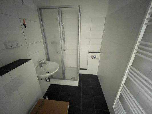 Badezimmer mit Dusche