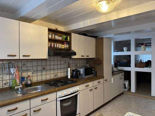 Küche mit angrenzendem Esszimmer