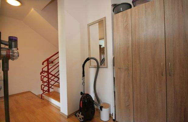 Treppendiele vor den Kinder-/ Arbeitszimmern