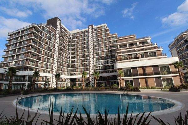 Real Estate in an Extensive Project in İstanbul Beylikdüzü