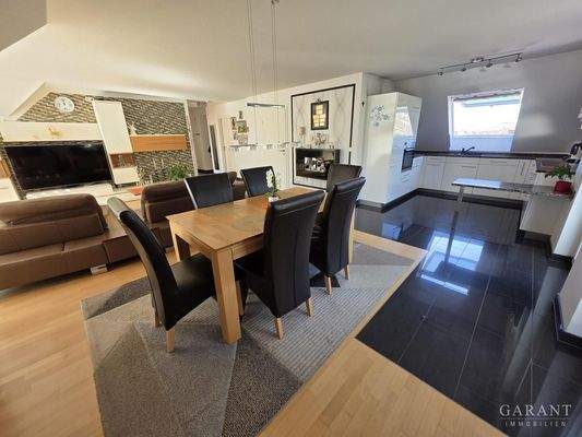 Blick in den Wohn/Ess und Küchenbereich