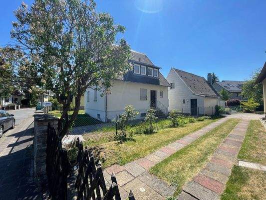 Zufahr zum hinteren Grundstücksbereich