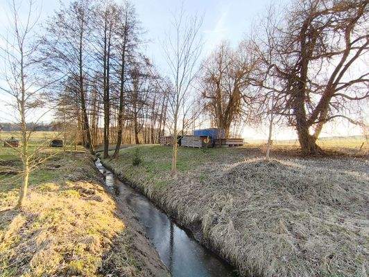 Bachlauf hinter dem Grundstück