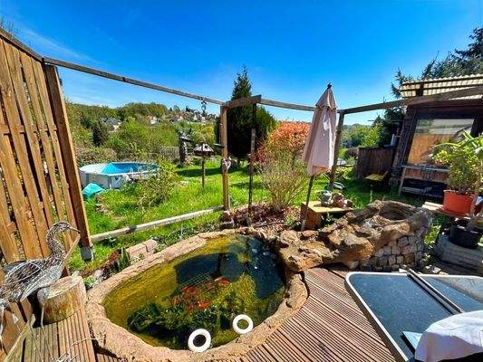 Gartenansicht mit Teich