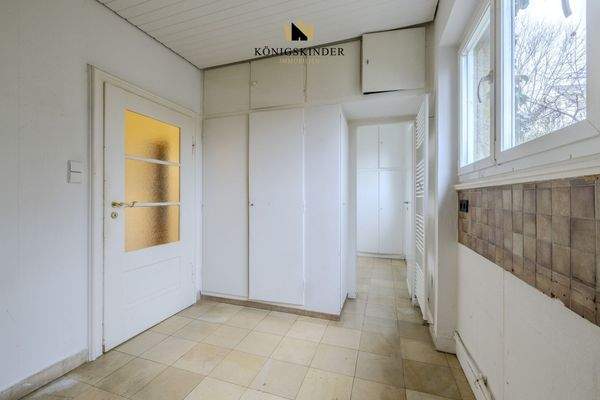 Küche EG mit separatem Vorratsraum