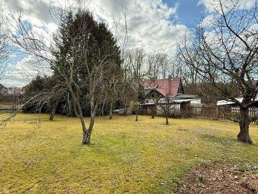 Blick vom Garten zum Haus