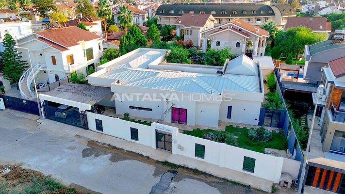 Detached House with Private Pool and Garden for Sale in Belek