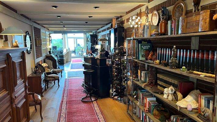 Flur und Wohnbereich mit großformatigem Parkett