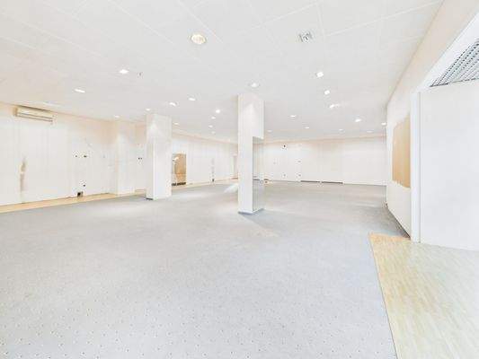 Großes Ladenlokal mit ca. 175 m²