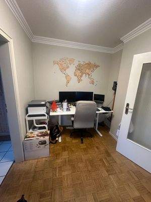 Wohnzimmer mit Ess-bzw. Arbeitsecke