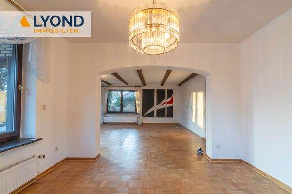 LYD 4954 - Altbau - Esszimmer, Blick ins Wohnzimmer