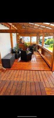 Terrasse hinter dem Haus