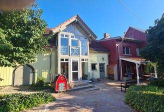 Blick Haupthaus und Galeriewohnung