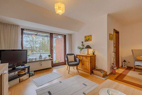 Wohnzimmer mit Balkonaussicht