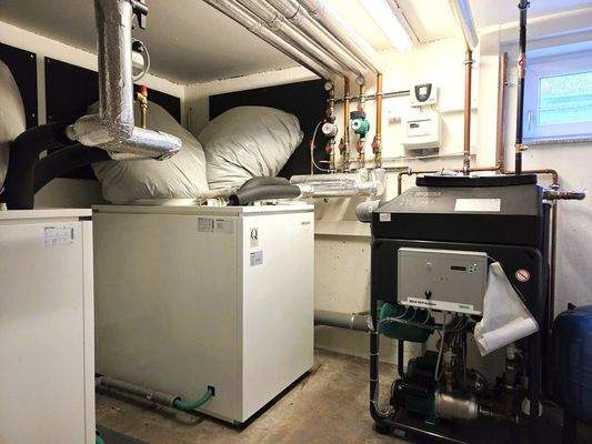 moderne Brauchwasserwärmepumpe UG