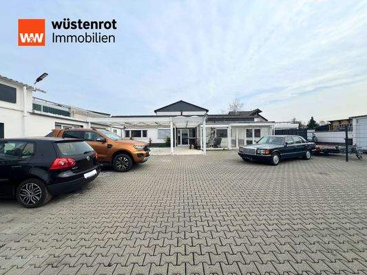 Ausblick von Fahrzeugausstellung auf Einheit 1