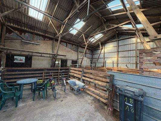 Hauptgebäude Schuppen