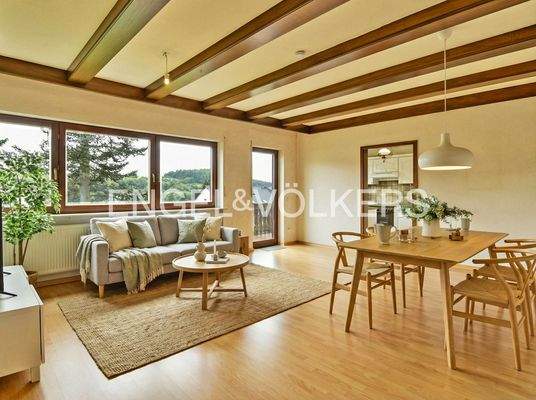 [KI-optimiertes Foto]Wohn- Essbereich im OG mit Balkon