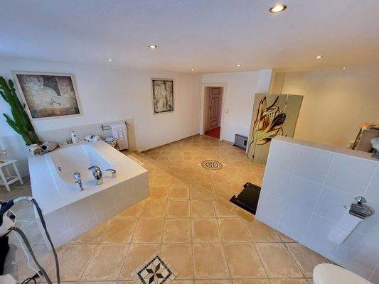 DG: Vollbad mit Fenster