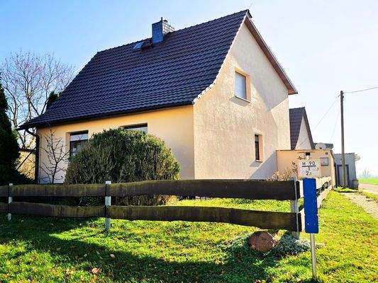 Haus vordere seitliche Ansicht Maik Pittermann.jpg