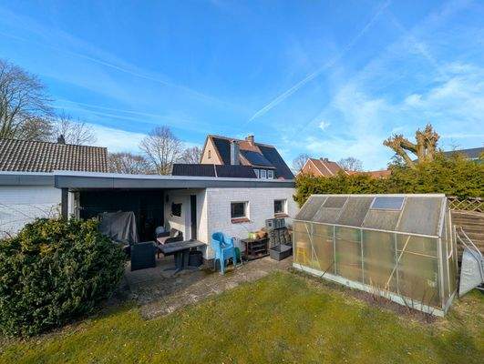 Garage und Gewächshaus