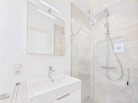 Bad - Erdgeschoss - 2.jpg