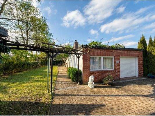 Garage und Nebengebäude