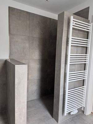 Whg 08 Spitzboden Bad bodentife Dusche.JPG