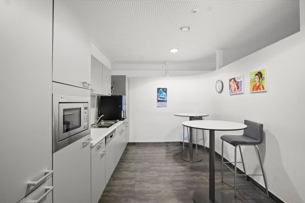 2025-04 Fotos Innen 1. OG  (1).jpg