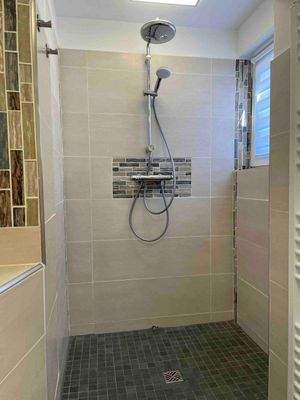 Duschbad mit Fenster