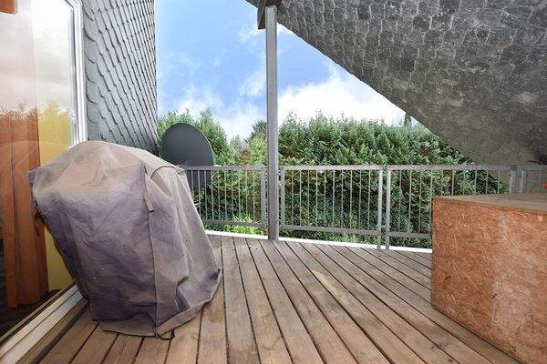 Eine geschützte Loggia wertet das Dachgeschoss auf