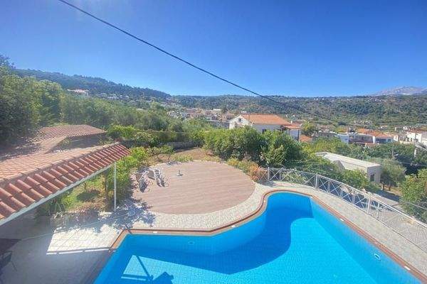 Schöne Villa mit einem separaten zweiten Haus zum Verkauf in Gavalochori