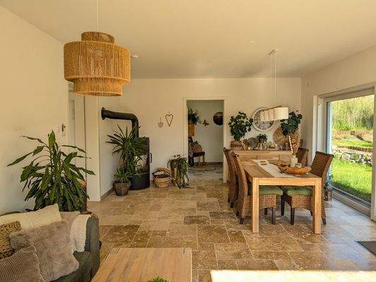 Wohn-Esszimmer möbliert