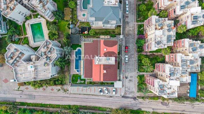 Furnished Property in a Complex 500 M from the Sea in Alanya