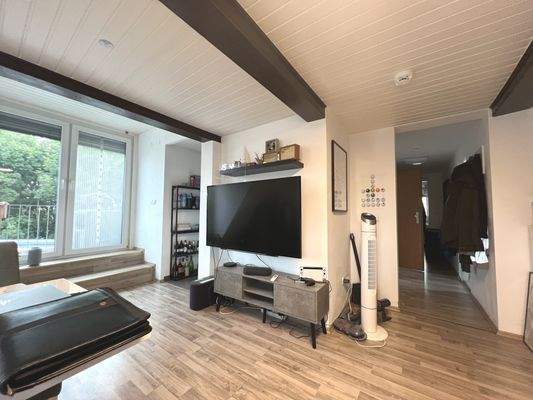 Wohnzimmer mit Zugang zur Dachterrasse