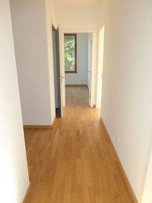 Flur 2 Blick zum Zimmer 3