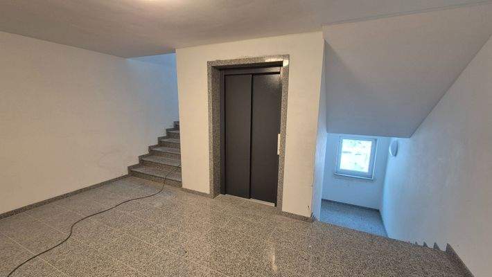 Treppenhaus Fahrstuhl