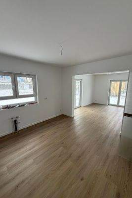 Blick aus der Küche ins Wohnzimmer