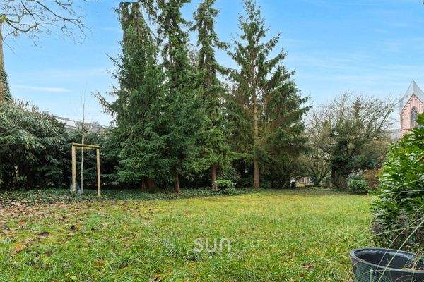 GROßZÜGIGER GEMEINSCHAFTSGARTEN