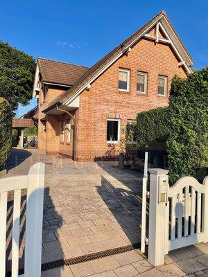 Hausfront - Eingangstor