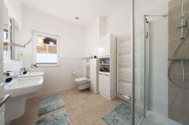 Badezimmer (Wohnung 6)