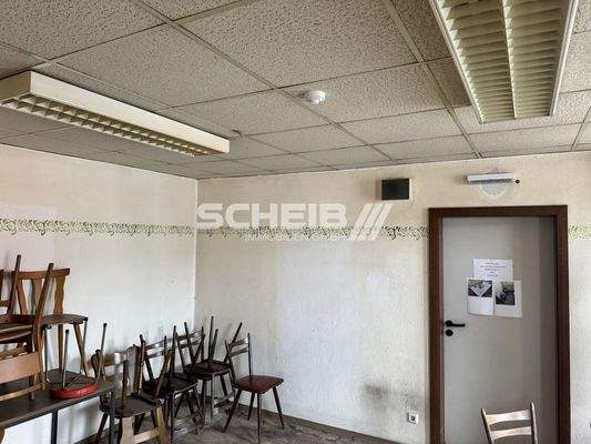 abgehängte Decke mit Beleuchung