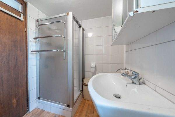 und eigenem Badezimmer