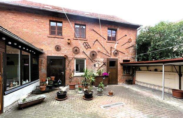 Hof mit Blick auf Hinterhaus